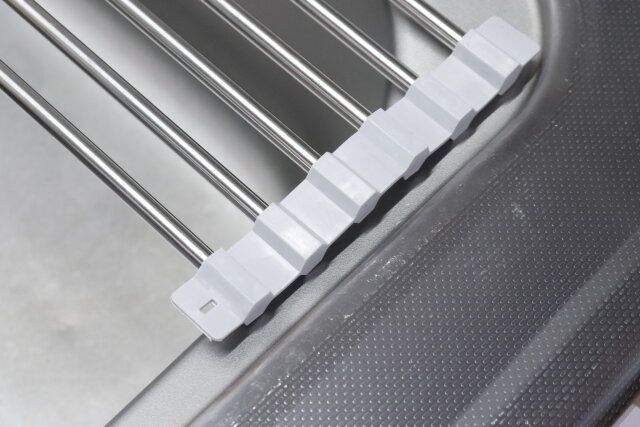 セリアのたためる水切りラックの端