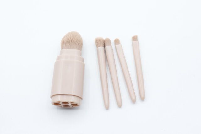 ダイソーの5WAYメイクブラシ（ピンク）のセット内容