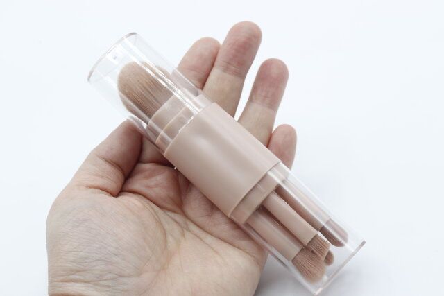 ダイソーの5WAYメイクブラシ（ピンク）のサイズ感