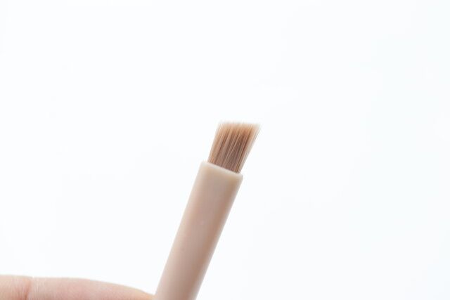 ダイソーの5WAYメイクブラシ（ピンク）のアイブロウブラシ