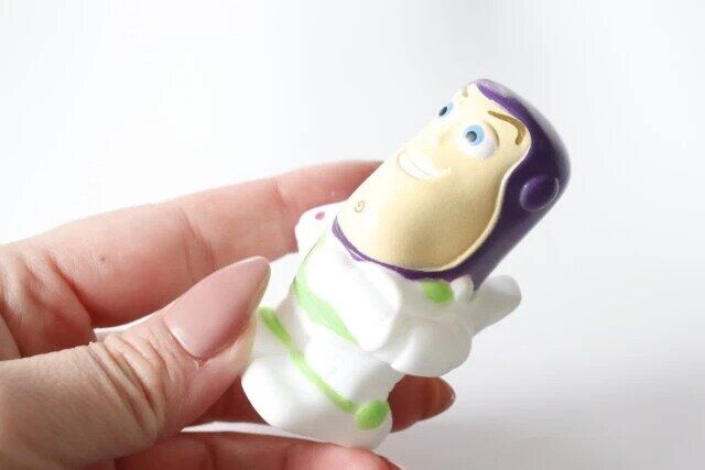 ダイソーのディズニーキャラクター風呂遊びバストイ、2個（バズ＆エイリアン）