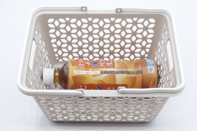 セリアのハンドル積重バスケット ミニ ピンクBEのサイズ感