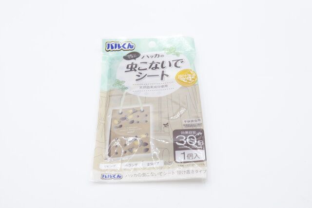 ダイソーのバルくん ハッカの虫こないでシート 掛け置きタイプのパッケージ