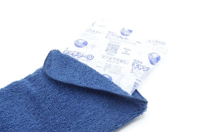 ダイソーの保冷剤入れに便利なポーチタオル