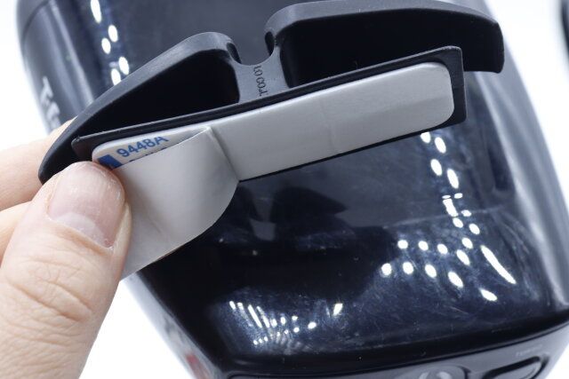 セリアの曲げられるコードホルダー