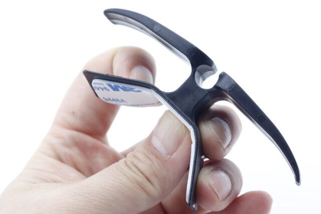 セリアの曲げられるコードホルダー