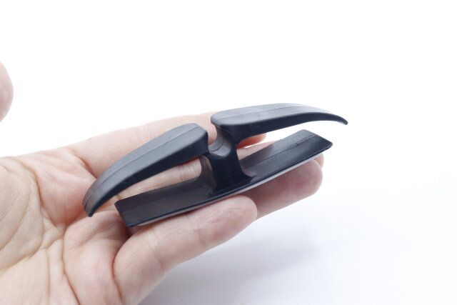 セリアの曲げられるコードホルダー