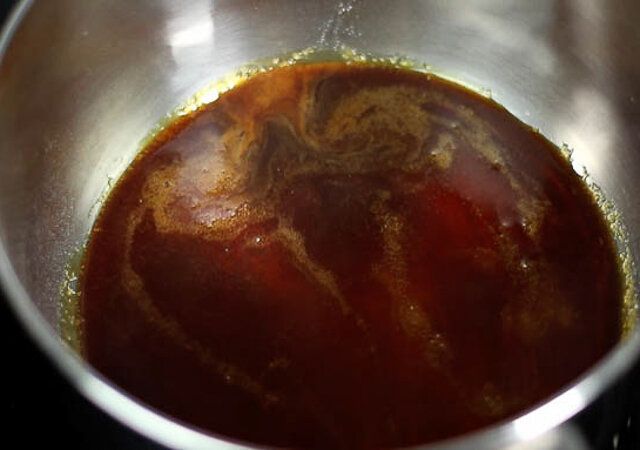 キャラメルアイスクリーム レシピ グラニュー糖鍋入れて加熱し溶かす