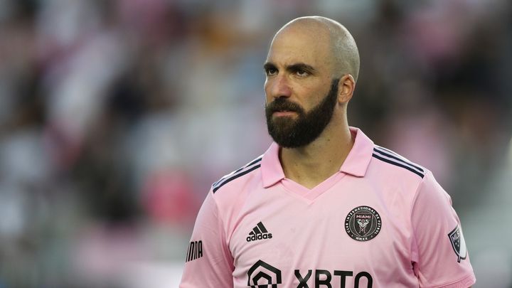 元アルゼンチン代表FWイグアイン、人気上昇中の競技「パデル」の大会で優勝！賞金を勝ち取る