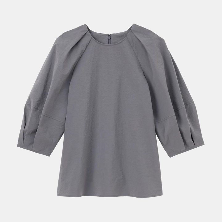 画像: 【プラステ】ハイストレッチナイロンランタンスリーブブラウス（マシンウォッシャブル/接触冷感/はっ水）¥8,990 www.plst.com