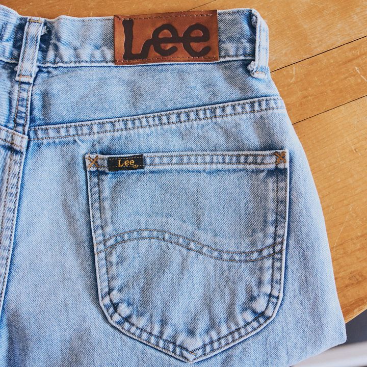 インディゴスリムはちょってレディに、ブルーストレートはトラッドに。《リー》の異なる2本があれば、着こなしの幅が広がる。【マイスタンダードブック】