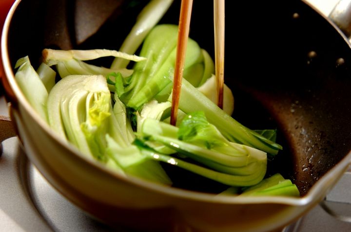 チンゲンサイとタコのペッパー炒めの作り方1