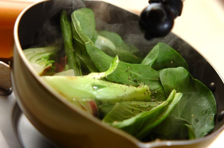 チンゲンサイとタコのペッパー炒めの作り方3