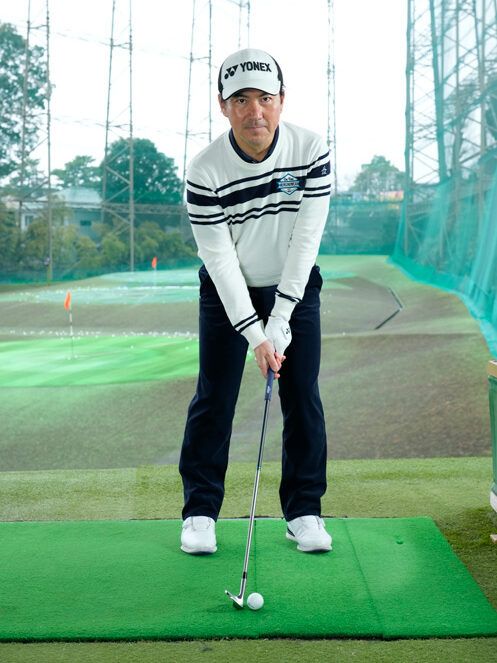 ボールを内側に置けば、高さを出しやすい！ アイアンは番手ごとにボール位置を変える