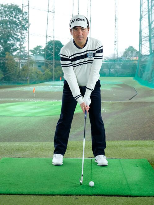 ボールを内側に置けば、高さを出しやすい！ アイアンは番手ごとにボール位置を変える