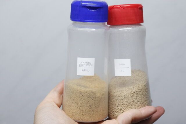 セリアの詰め替え容器用ラベルシール キッチン用 小の使用例