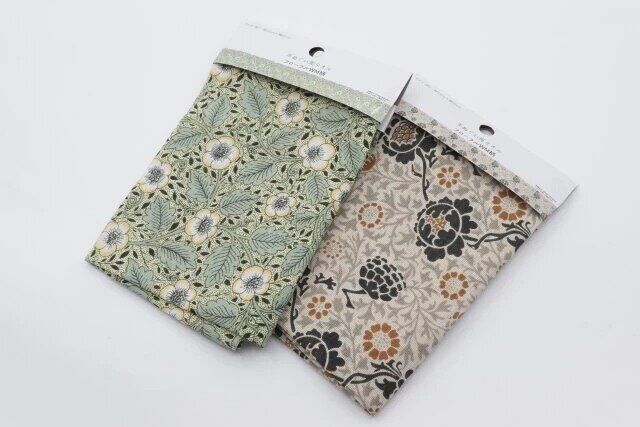 セリアの手ぬぐい風タオル フローラルWM柄