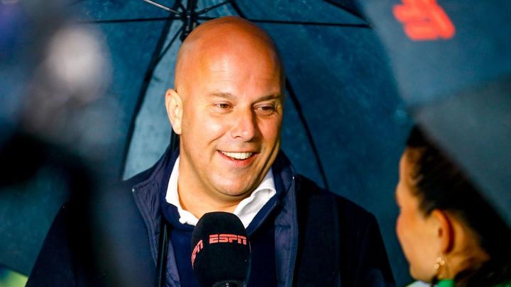 上田綺世所属のフェイエノールト監督、ハッキリ発言「リヴァプールに行きたい。あとはクラブ次第」