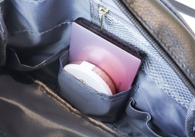 ファンデもパウダーもすっぽり収納