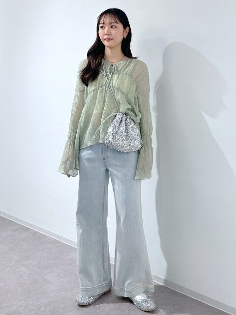 春のシアートップスコーデ