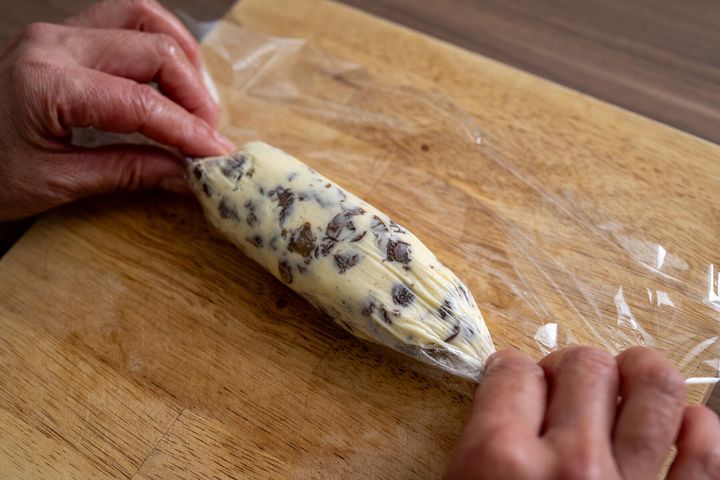 ラップにのせて包む