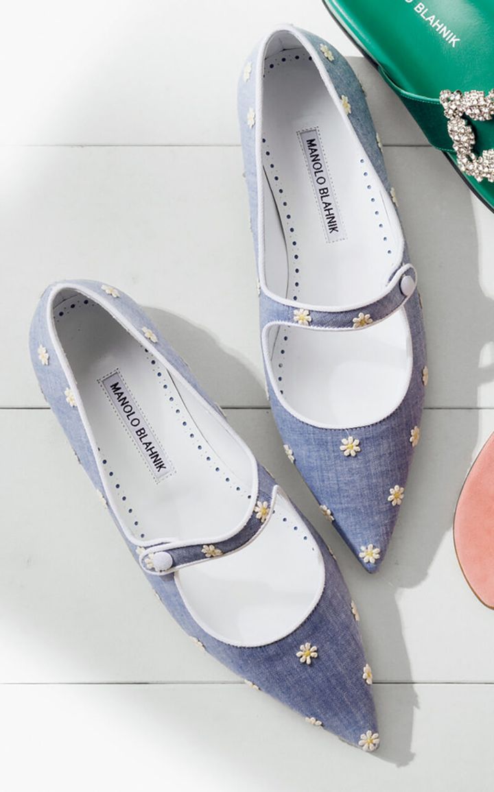 マノロ ブラニク 春の新作シューズ 花柄シューズ