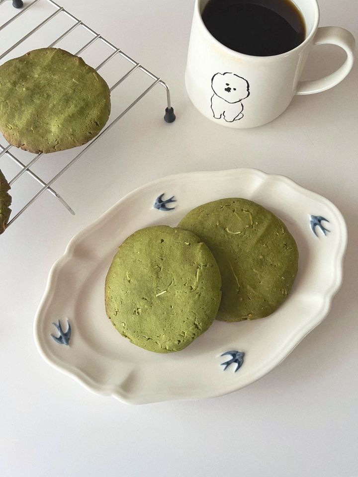 【簡単米粉レシピ】ほろ苦抹茶とココナッツの米粉クッキー【渡辺友美子のコーヒーに合うお菓子のレシピ vol.40 〜レシピで旅するヨーロッパ〜】