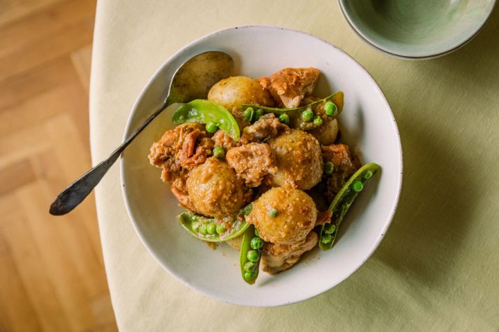 新じゃがいも レシピ ワタナベマキ 新じゃがと鶏肉の味噌甘酒煮