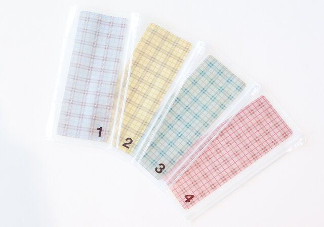 宝島社のムック付録の本気でお金が貯まる万能バインダーセットは4つのリフィルポケット付き