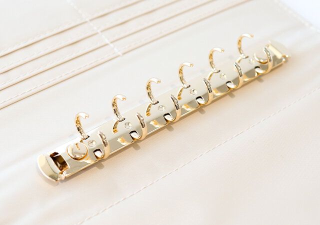 宝島社のムック付録の本気でお金が貯まる万能バインダーセットは市販のルーズリーフを入れて使える