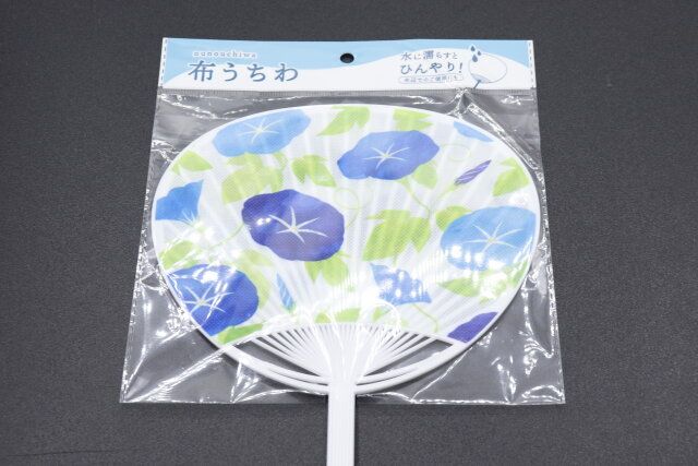 セリアの布うちわ 朝顔のパッケージ