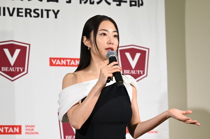 MEGUMIさんが名誉学院長に就任