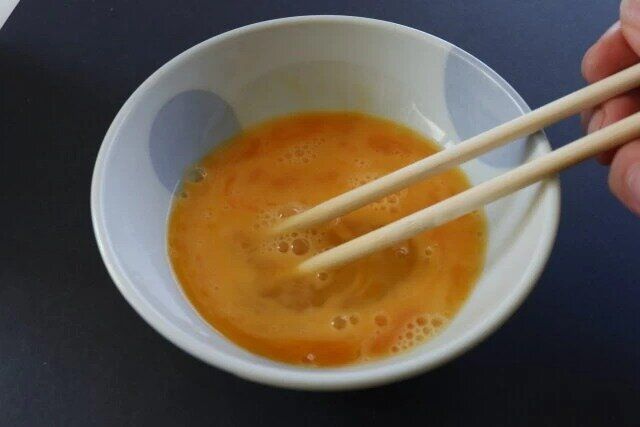 卵の溶きほぐし