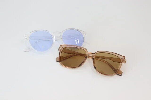 ダイソーのサングラスのクリアカラーとスクエア