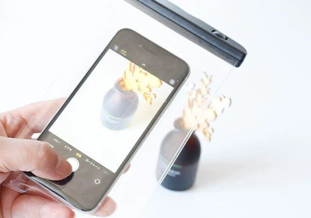 ダイソーのスマートフォン防水ケースに入れて写真撮影