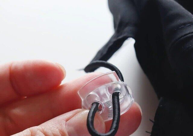 ダイソーのアウトドアキャップにはアジャスター付き