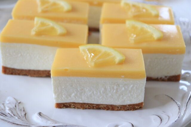 レモンヨーグルトムースケーキ レシピ レモンを飾る