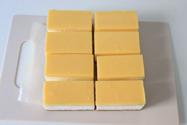 レモンヨーグルトムースケーキ レシピ 型から外しカットする