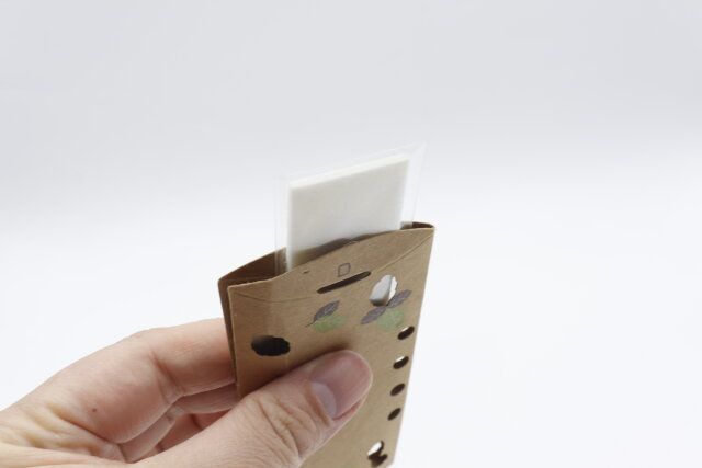 100均ダイソーの虫対策グッズ虫よけシート貼るタイプ