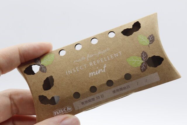 100均ダイソーの虫対策グッズ虫よけシート貼るタイプ