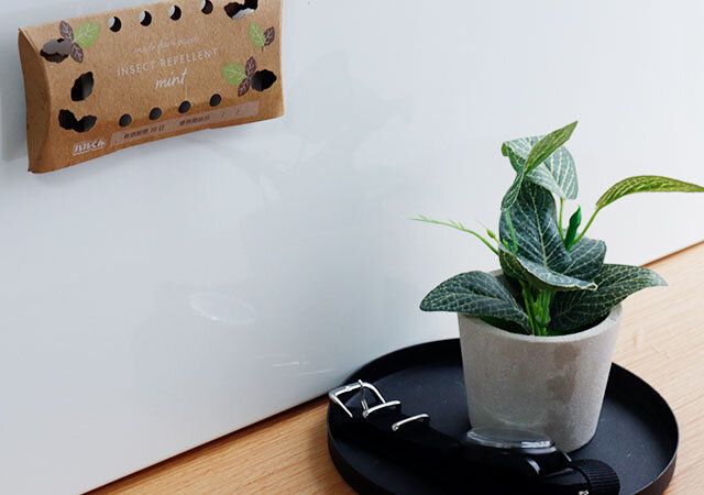 100均ダイソーの虫対策グッズ虫よけシート貼るタイプ