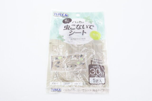 100均ダイソーの虫対策グッズ虫よけシート貼るタイプ