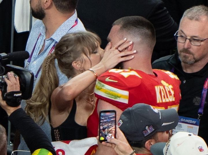 画像: テイラー・スウィフトは親友セレーナ・ゴメスカップルとダブルデートをしたことがある？