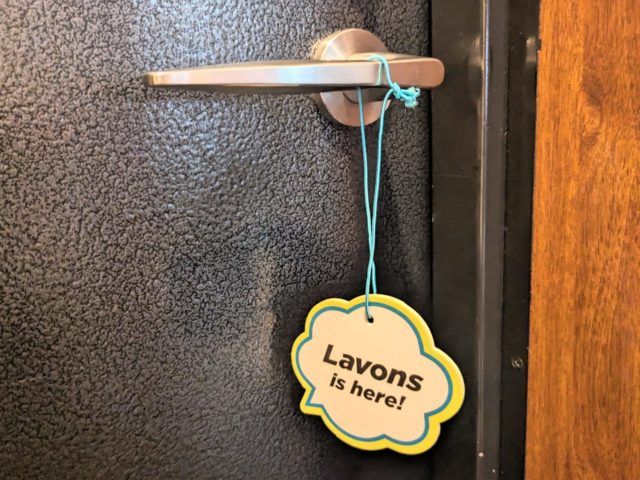 ラボンデブーン玄関に