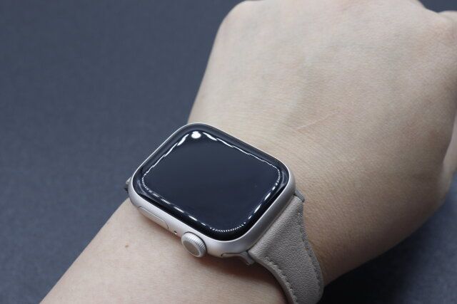 ダイソーのアップルウォッチバンド（PUスリム）をつけたアップルウォッチ