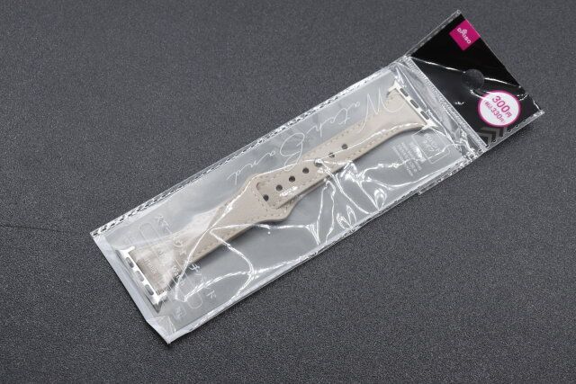 ダイソーのアップルウォッチバンド（PUスリム）のパッケージ