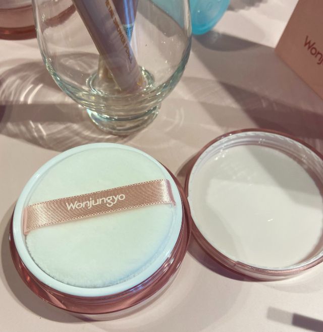 フィクシングブラーパウダーのパフとふた