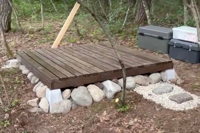 森のウッドデッキ