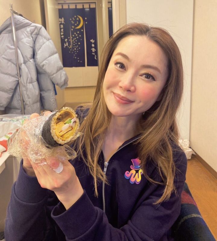 観月ありさ 梅田芸術劇場の楽屋で恵方巻