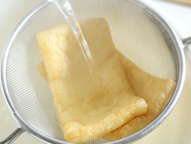 てりたま巾着 レシピ 油揚げの油抜きをする